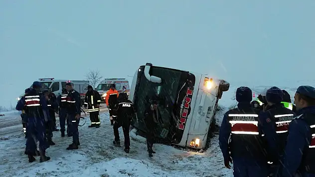 Pınarbaşı'da yolcu otobüsünün devrilmesi sonucu 27 kişi yaralandı!