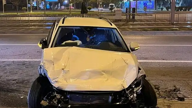 Kayseri'de otomobil hurdaya döndü: 1'i ağır 3 yaralı