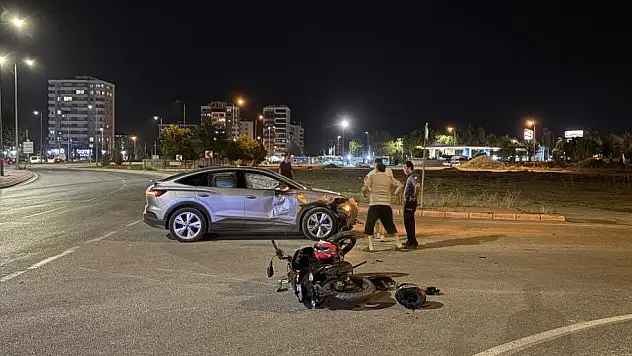 Kayseri'de otomobil ile motosiklet çarpıştı! 1 yaralı