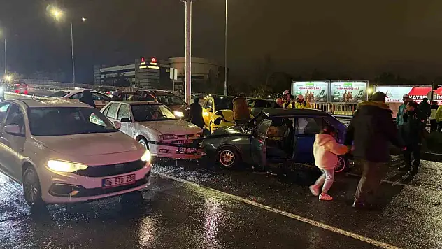 Kayseri'de kırmızı ışıkta korku dolu anlar! 2 kişi...