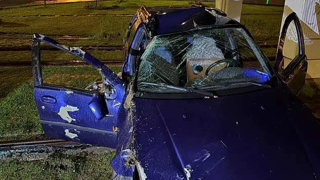 Kayseri'de otomobil tramvay yoluna girdi!