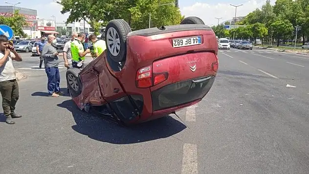 Otomobiller çarpıştı: 5 yaralı