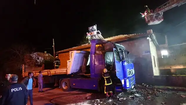 Alevler eve de sıçradı!