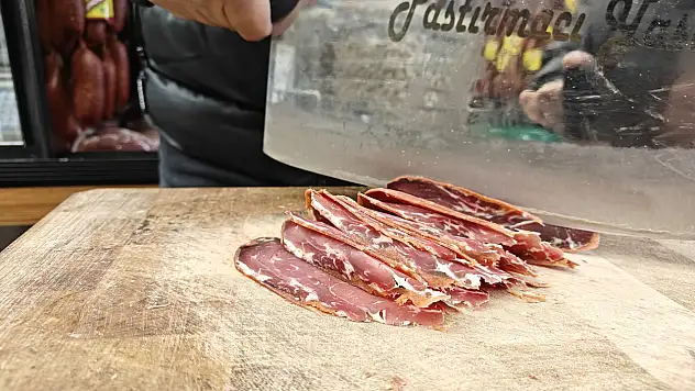 Kayseri'de pastırma altınla yarışıyor! Fiyatlar dudak uçuklattı