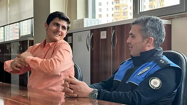 Kayseri'de polisler miniklerin yüzünü güldürdü!