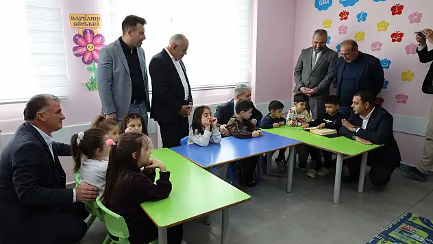Kayseri'de protokol miniklerin neşesine ortak oldu