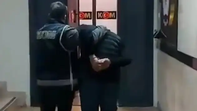Kayseri'de silah, çek ve senetler ele geçirildi!