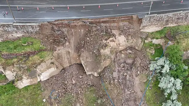 Kayseri'de sağanak yağış 10 metrelik istinat duvarını yıktı