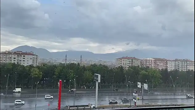 Kayseri'de sağanak yağış etkili oldu...