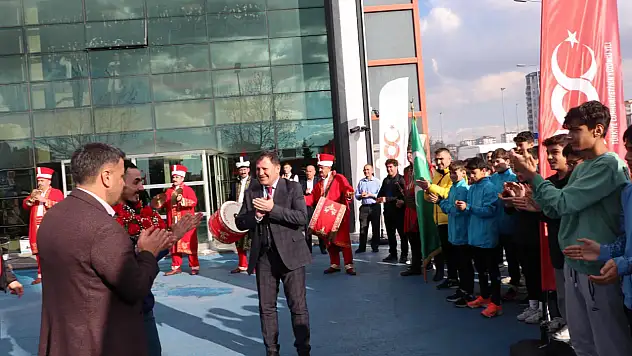 Kayseri'de şampiyona Mehterli karşılama