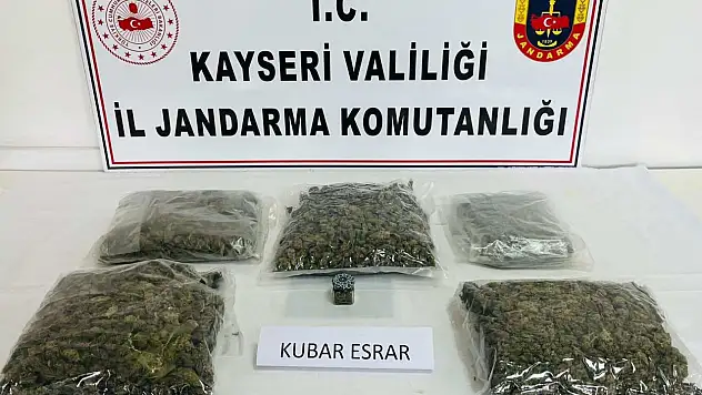 Kayseri'de sehpanın içine gizlenmiş kilolarca esrar ele geçirildi