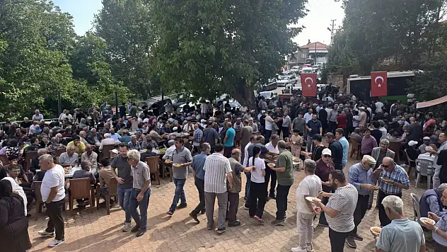 Kayseri'de şenlik coşkusu! Pilav ve üzüm ikram edildi