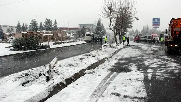 Kayseri'de 5 servis ve 1 tır çarpıştı: 18 yaralı
