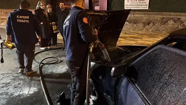 Kayseri'de seyir halinde alev alan araç kül oldu!
