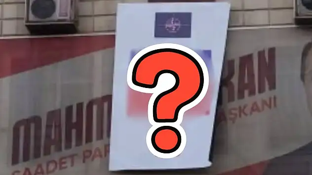 Kayseri'de siyasi parti binasında dikkat çeken afiş