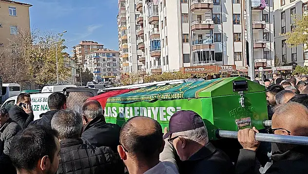 Kayseri'de sokak ortasında öldürülen kadın son yolculuğuna uğurlandı
