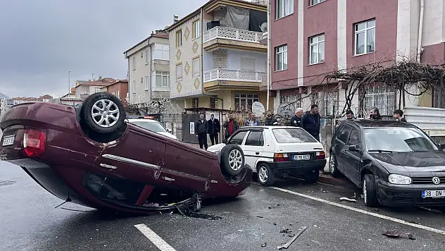 Kayseri'de sürücünün kontrolünü kaybettiği araç devrildi! O anlar kameralara yansıdı
