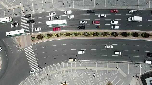 Kayseri'de tam kapanmanın ardından insan ve araç seli