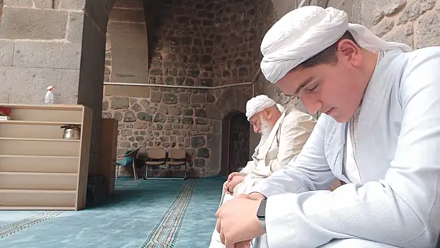 Kayseri'de tarihi cami itikafla dolup taşıyor