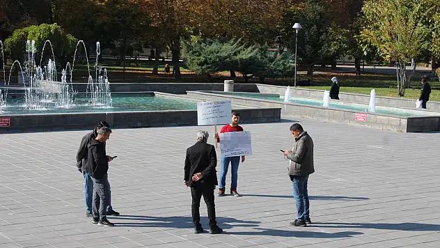 Kayseri'de tek kişilik eylem! İşte nedeni...