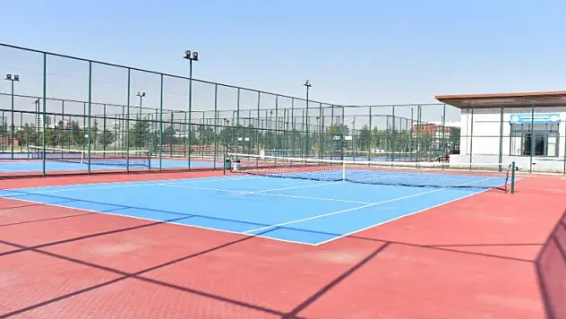 Kayseri'de tenis sporuna yeni bir soluk getirecek proje için düğmeye basıldı: İşte detaylar