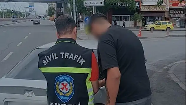 Kayseri'de trafikte şiddet pahalıya patladı: Araçlar men edildi, ehliyetlere el konuldu