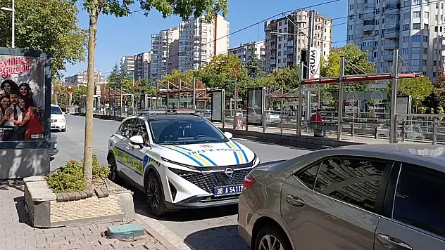 Kayseri'de tramvay durağında kaza: 77 yaşındaki yayaya motosiklet çarptı