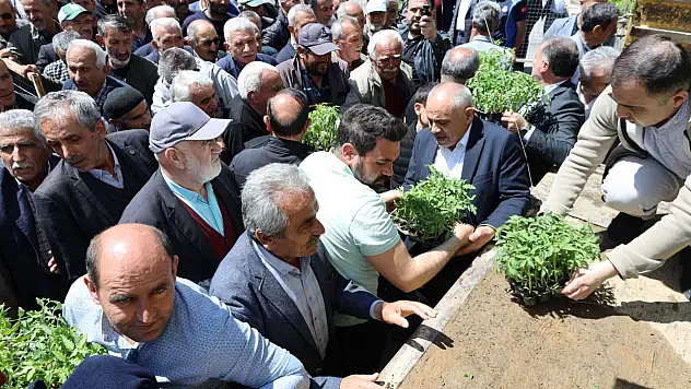 Kayseri'de ücretsiz dağıtıldı! Vatandaş kapış kapış aldı, Başkan arada kaldı