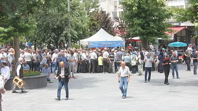 Kayseri'de ücretsiz dağıtıldı, vatandaşlar akın etti, kuyruklar oluştu