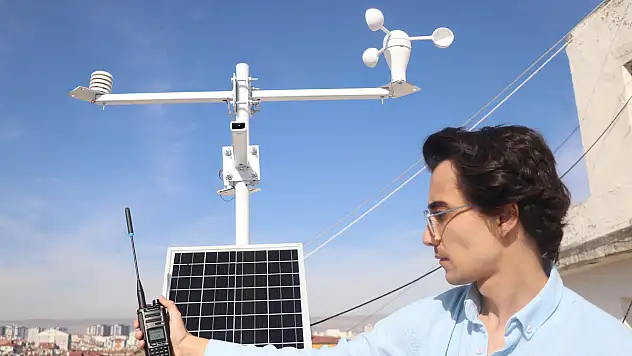 Kayseri'de üniversite öğrencisi, güneş enerjili telsizli hava sistemi geliştirdi