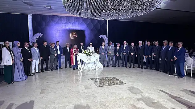 Kayseri'de ünlüleri buluşturan düğün!