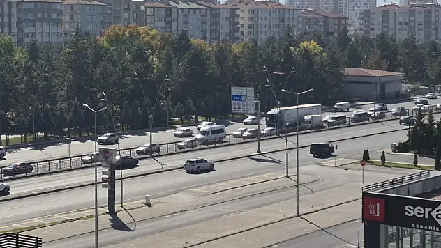 Kayseri'de uzun araç kuyruğunun sebebi belli oldu! Ekipler olay yerinde