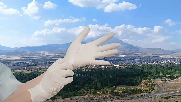 Kayseri'de vatandaşlar ellerine eldivenleri alıp sokağa çıktı
