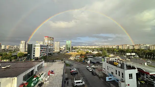 Kayseri'de etkili olan yağmurla birlikte şaşırtan görüntü