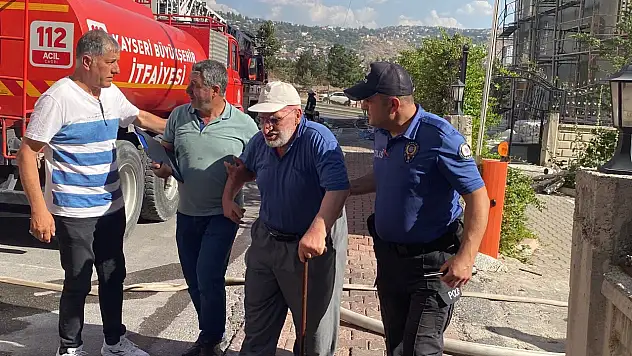 Binadaki yangında mahsur kalanlar kurtarıldı