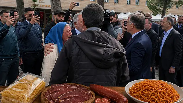 Kayseri'de yardım isteyen kadın: Biraz da pastırma sucuk verin