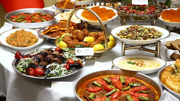 Baklavadan künefeye, cağ kebabından sucuğa... Hepsi Kayseri'deki bu şenlikte!