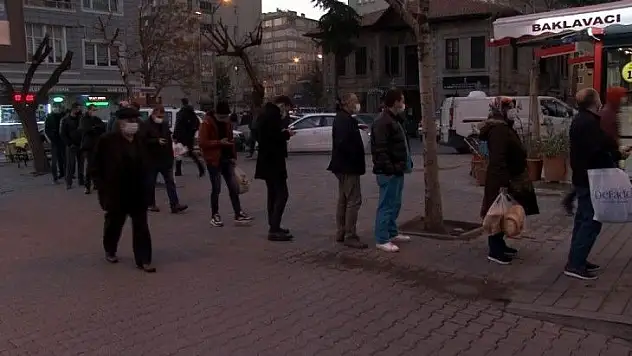 Yılbaşı kısıtlaması öncesi alışveriş yoğunluğu