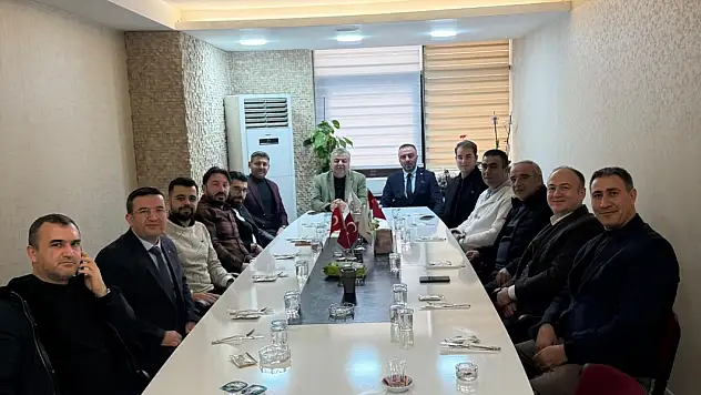 Kayseri'de yılın ilk toplantısını yaptılar! Başkana sürpriz