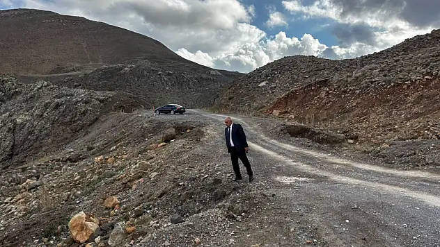 Kayseri'de yol çöktü!