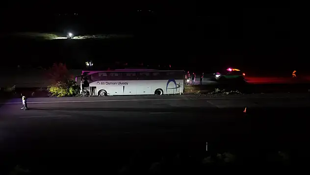 Kayseri'de yolcu otobüsü devrildi: Ölü ve yaralılar var