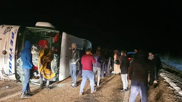 Flaş! Kayseri'de yolcu otobüsü devrildi, yaralılar var