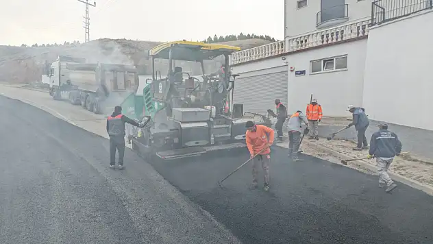 Kayseri'de yollar yenileniyor: 476 bin ton sıcak asfalt serildi
