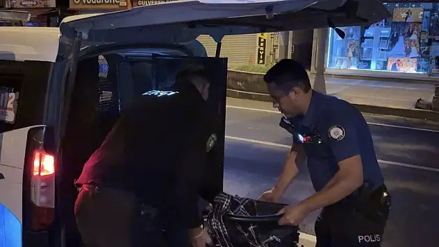 Kayseri'de yürek ısıtan hareket! Anne ve engelli oğlunun yardımına polis koştu