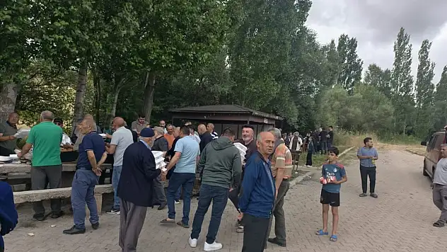 Kayseri'de yüzlerce kişi aynı sofrada buluştu! Başkan da katıldı