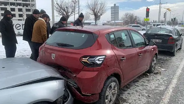 Kayseri'de zincirleme kaza! Yaralılar var...