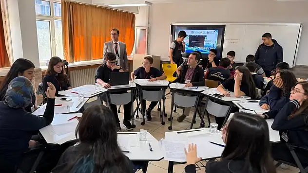 Kayseri'deki 5 lisenin öğrencileri bir araya gelerek, bakın neye kafa yordu?