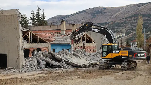 Kayseri'deki cezaevinin yıkımına başlandı!