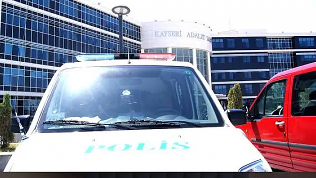 Kayseri'de 300 polis ile FETÖ operasyonu