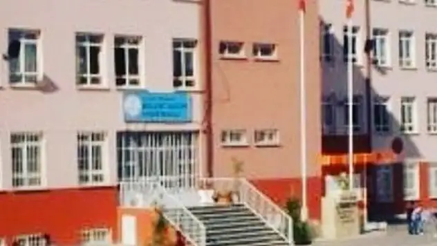 Kayseri'deki ilkokulda büyük acı: 2. sınıf öğrencisi hayatını kaybetti